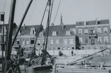 863447 Gezicht op de voorbereidingen voor de aanleg van de Westerbrug tussen de Nieuwe Kade en de Oudenoord te Utrecht, ...